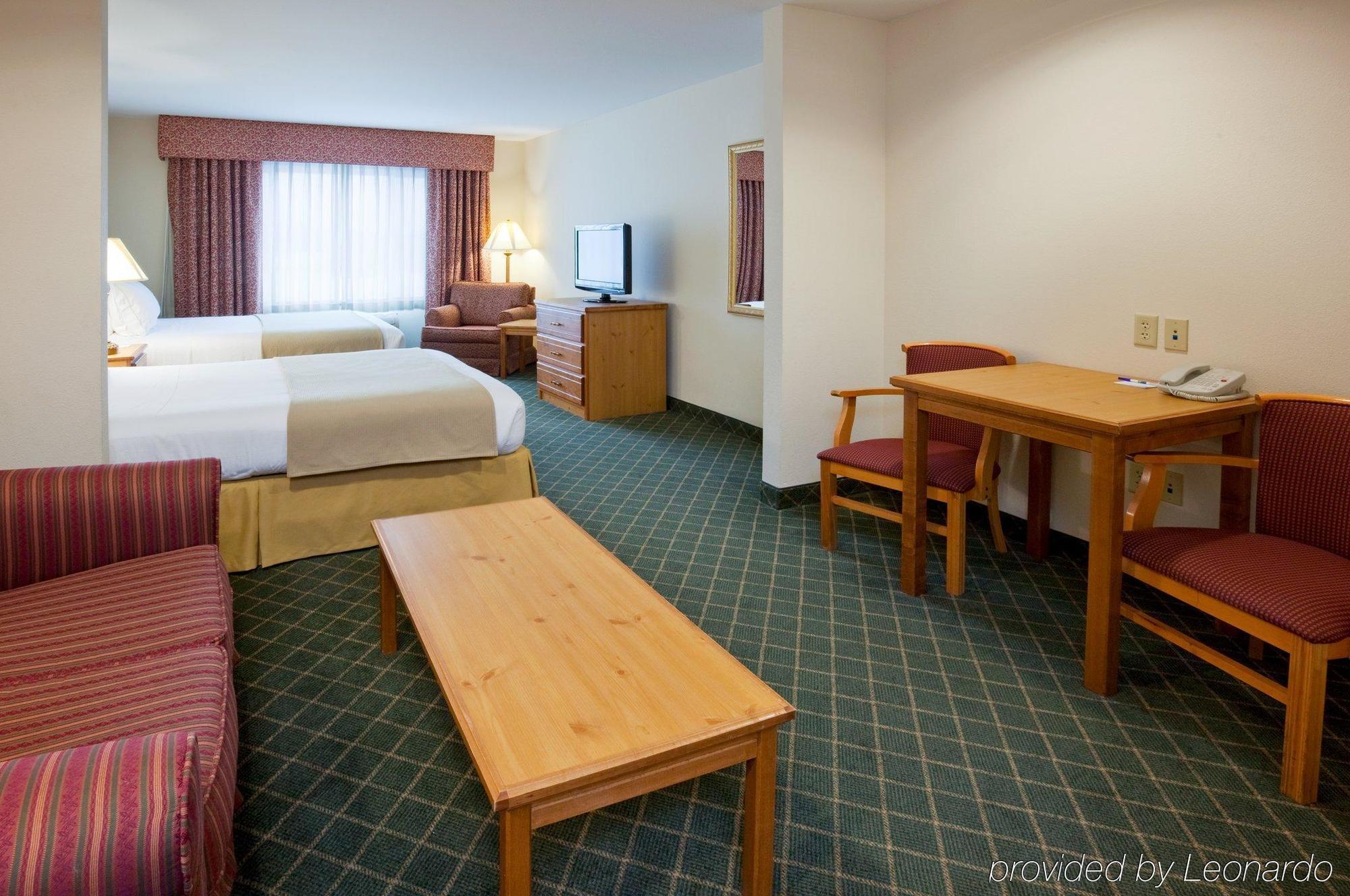 Holiday Inn Express Hotel & Suites Chanhassen, An Ihg Hotel Room photo