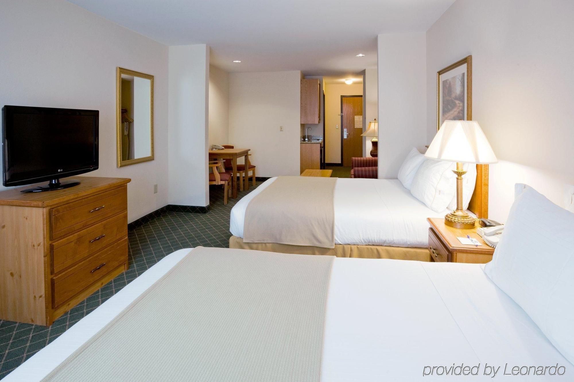 Holiday Inn Express Hotel & Suites Chanhassen, An Ihg Hotel Room photo